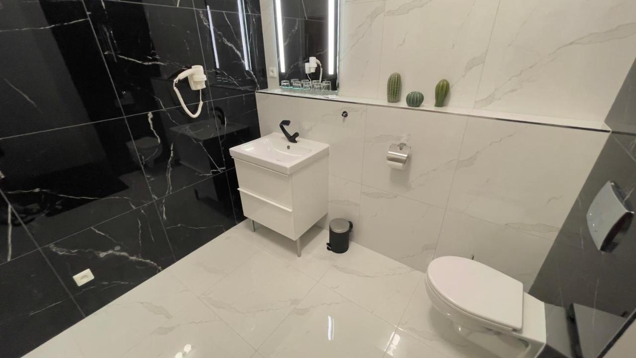 R&J Apartmany Broumov Bagian luar foto
